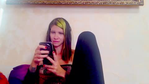 Snapshot of black_sswan chatting on September 19, 1:26 pm Kristin online show from September 19, 1:26 pm
