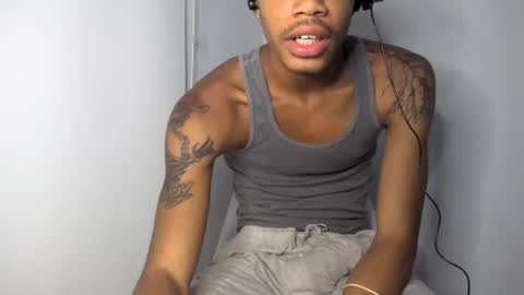 Snapshot of blackbulltitus chatting on October 1, 5:28 am BlackBullTitus online show from October 1, 5:28 am