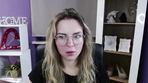 Z O E Y online show from October 23, 5:09 am