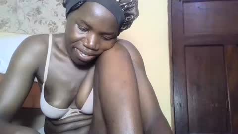 Snapshot of blacksexygal chatting on March 6, 3:24 pm SARAH online show from March 6, 3:24 pm