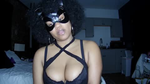 Queen Siren online show from January 13, 1:45 am