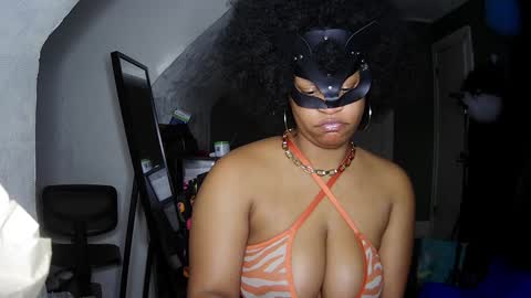 Queen Siren online show from December 17, 5:29 am