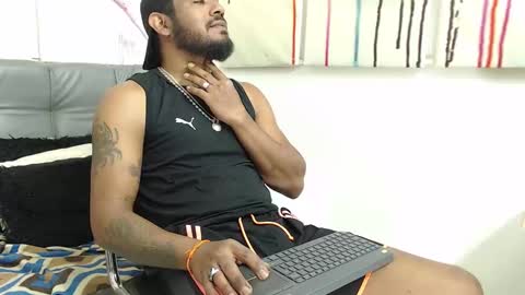 Snapshot of bladehot_ chatting on October 1, 1:43 pm Richard online show from October 1, 1:43 pm