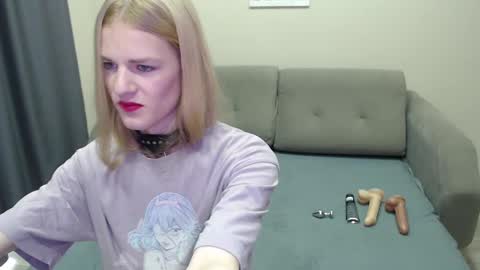Snapshot of blaire_18 chatting on February 18, 5:42 am blaire 18 online show from February 18, 5:42 am