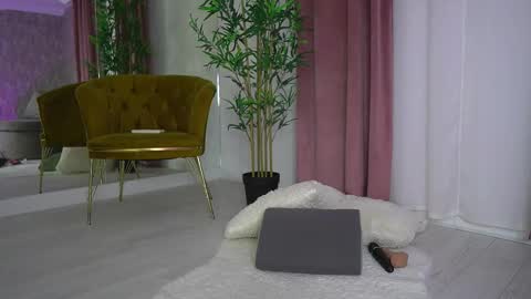 blakmy online show from December 17, 5:25 am