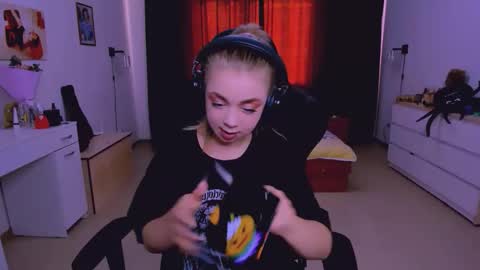 Nicole online show from October 8, 8:31 am