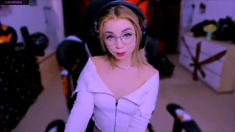 Nicole online show from October 21, 9:36 am