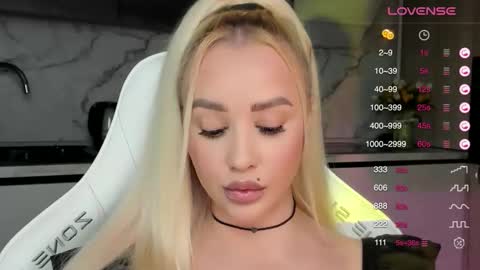 Lana online show from November 5, 12:07 pm