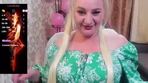 Snapshot of blond_ledi chatting on March 12, 8:09 pm blond_ledi online show from March 12, 8:09 pm