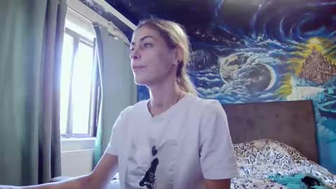 Snapshot of blonde4pasion chatting on October 20, 10:42 am blonde4pasion online show from October 20, 10:42 am