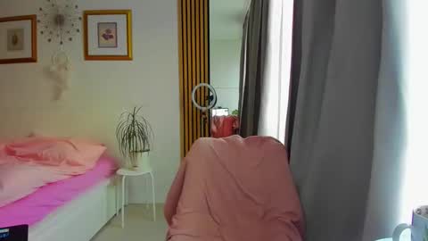 Nicole online show from March 23, 4:01 pm