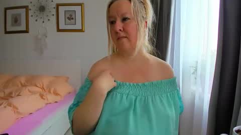 Nicole online show from February 8, 7:23 am