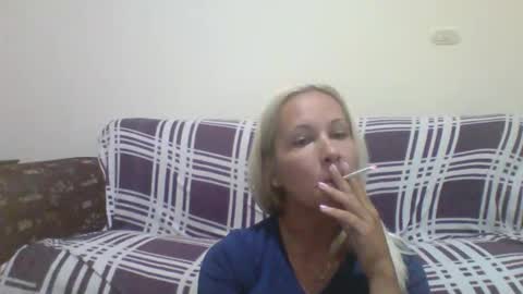 Snapshot of blondiepam23 chatting on October 19, 5:28 pm BlondiePam online show from October 19, 5:28 pm