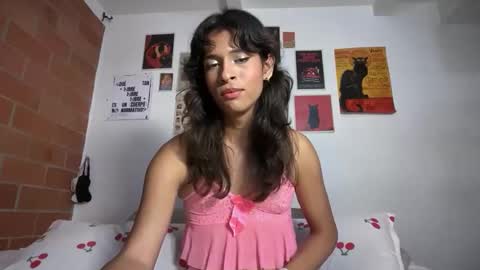 Bella Bloom ts online show from October 17, 5:11 am