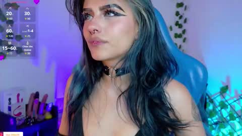 Snapshot of blue_kittenn chatting on September 20, 5:32 am blue_kittenn online show from September 20, 5:32 am
