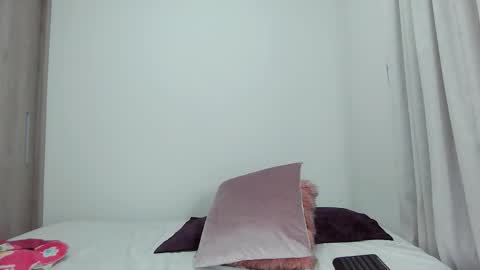 bluediamond_ online show from February 12, 4:27 am