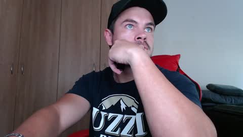 Snapshot of blueeyeboy0 chatting on January 6, 12:35 pm blueeyeboy0 online show from January 6, 12:35 pm