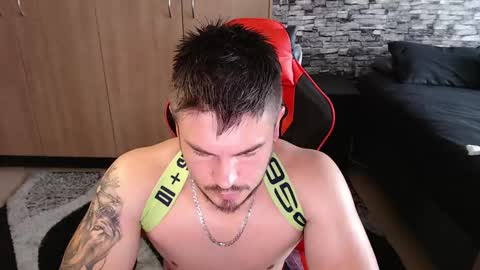 Snapshot of blueeyeboy0 chatting on February 13, 9:30 am blueeyeboy0 online show from February 13, 9:30 am