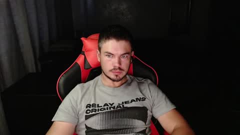 Snapshot of blueeyeboy0 chatting on December 14, 4:12 am blueeyeboy0 online show from December 14, 4:12 am