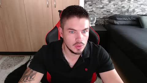 Snapshot of blueeyeboy0 chatting on February 10, 8:31 am blueeyeboy0 online show from February 10, 8:31 am