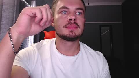 Snapshot of blueeyeboy0 chatting on December 19, 1:07 pm blueeyeboy0 online show from December 19, 1:07 pm