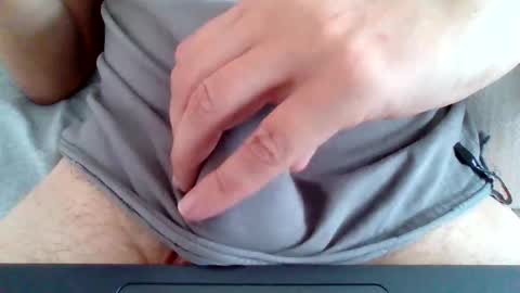 bluegum00 online show from October 25, 5:30 am