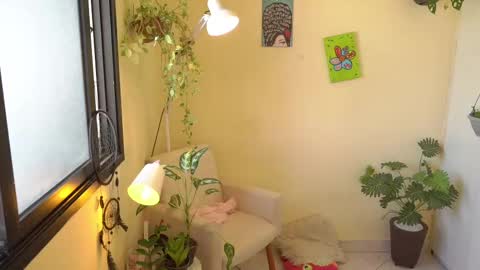 Snapshot of bluemysticlady chatting on February 9, 3:45 pm FLORAA online show from February 9, 3:45 pm