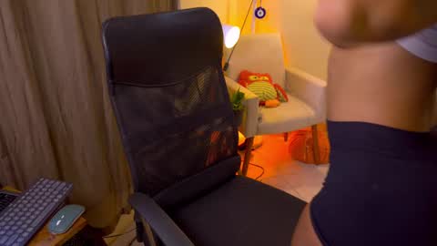 Snapshot of bluemysticlady chatting on October 6, 5:42 pm FLORAA online show from October 6, 5:42 pm