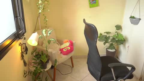 Snapshot of bluemysticlady chatting on February 13, 1:37 pm FLORAA online show from February 13, 1:37 pm