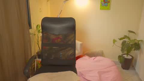 Snapshot of bluemysticlady chatting on September 24, 12:23 pm FLORAA online show from September 24, 12:23 pm
