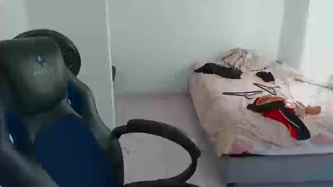  Hey guysI am BrendaWelcome my room online show from March 19, 9:20 pm