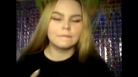 Snapshot of blushing_star chatting on February 16, 8:10 am blushing_star online show from February 16, 8:10 am