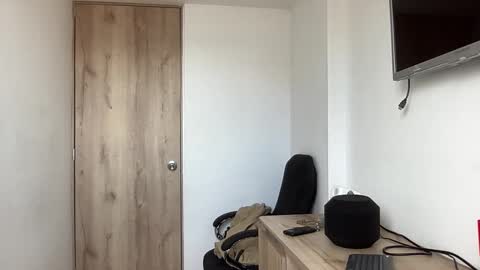 Bob  INDEPENDENT MODEL online show from September 12, 9:28 pm