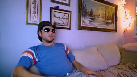 Bobby and Sadie online show from January 6, 5:33 am