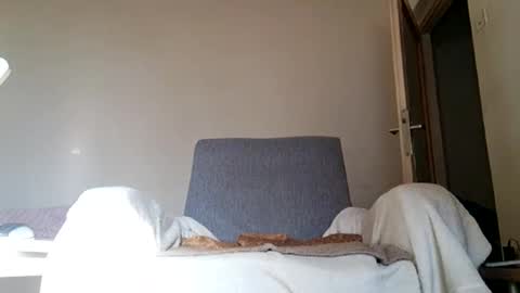 Snapshot of bobbytoyyboy chatting on December 25, 10:06 am bobbytoyyboy online show from December 25, 10:06 am