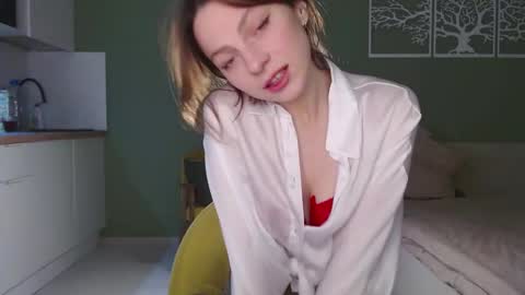 Snapshot of bonjourlabelle chatting on October 9, 5:51 pm Mary 3 live time content 18 online show from October 9, 5:51 pm