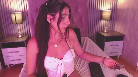 Snapshot of bonnali_lune chatting on October 8, 10:59 pm bonnali_lune online show from October 8, 10:59 pm