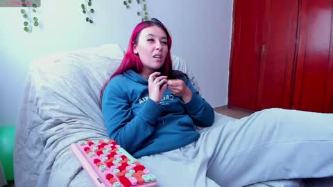 Snapshot of bonnie_moon_ chatting on January 31, 5:32 pm Bonnie Help me reach 500 likes online show from January 31, 5:32 pm