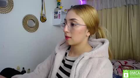 Soffy Brooks Independent model online show from February 13, 6:09 am