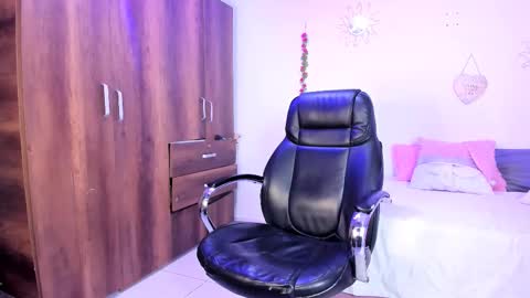 sofia  online show from December 17, 5:30 pm