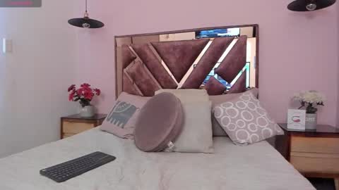 Bonny Jones online show from September 27, 8:06 pm