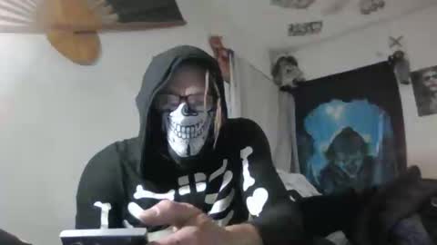 Snapshot of boomtasticone chatting on October 8, 10:54 am boomtasticone online show from October 8, 10:54 am