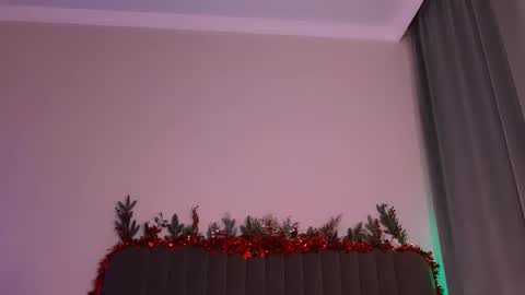 Snapshot of bootylecious_ chatting on December 25, 10:06 am Mona online show from December 25, 10:06 am