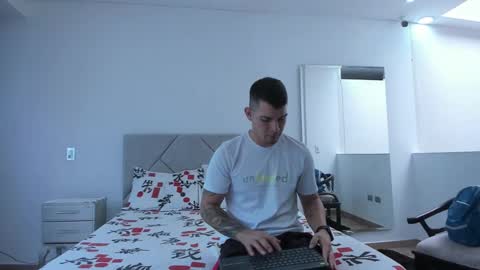 Snapshot of booyhott_ chatting on September 24, 7:31 pm booyhott_ online show from September 24, 7:31 pm