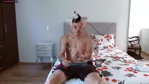 Snapshot of booyhott_ chatting on September 26, 8:17 pm booyhott_ online show from September 26, 8:17 pm