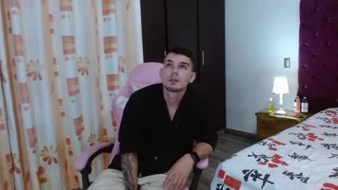 Snapshot of booyhott_ chatting on October 19, 10:47 pm booyhott_ online show from October 19, 10:47 pm