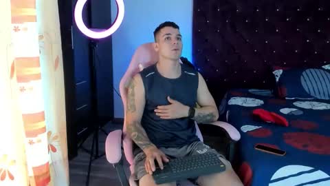 booyhott_ online show from November 28, 7:21 pm