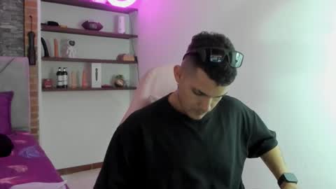 booyhott_ online show from December 21, 8:15 pm