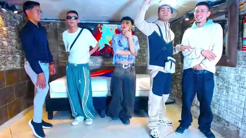 THOMAS AND DAMIAND online show from September 20, 4:37 am