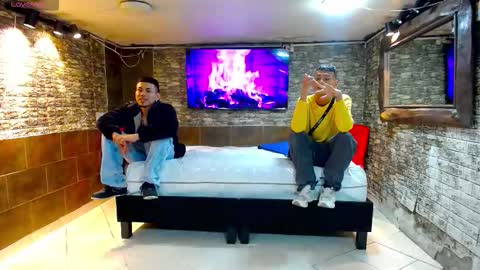 THOMAS AND DAMIAND online show from September 21, 4:38 am